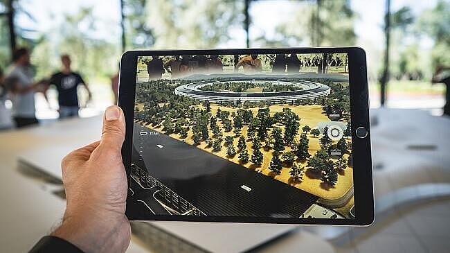 #03 Augmented Reality (AR) - From visualized data to x-applications for the digital energy industry.